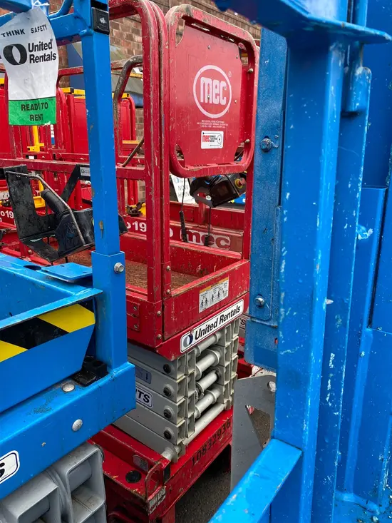 2018 MEC MICRO 19 Scissor Lift