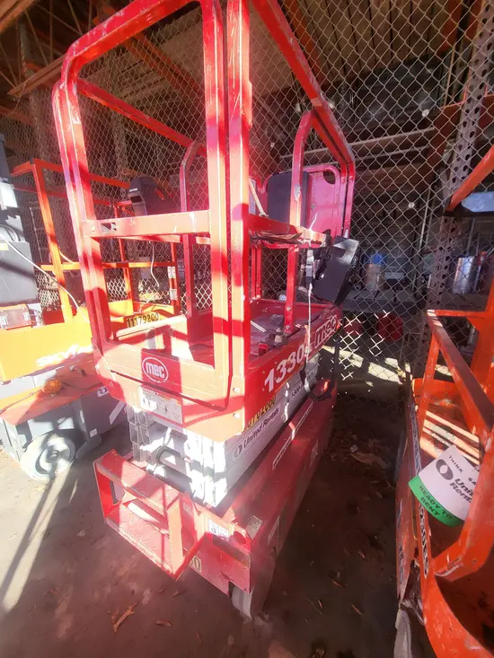 2017 MEC 1330SE Scissor Lift