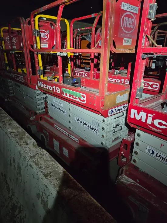 2019 MEC MICRO 19 Scissor Lift