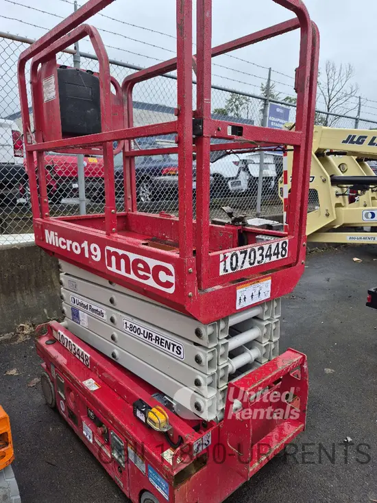 2017 MEC MICRO 19 Scissor Lift