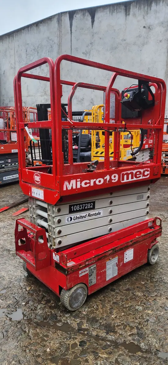 2018 MEC MICRO 19 Scissor Lift