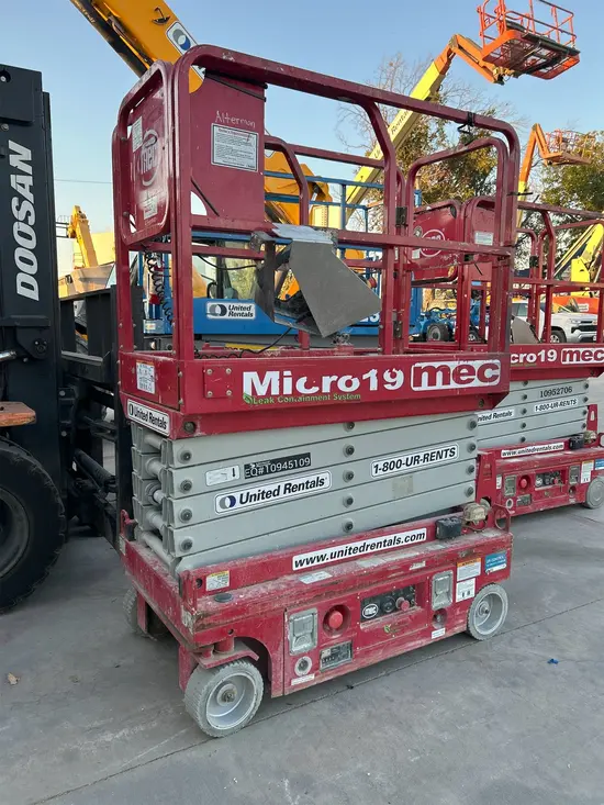 2019 MEC MICRO 19 Scissor Lift