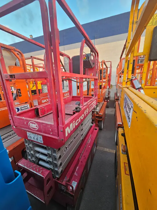 2018 MEC MICRO 19 Scissor Lift