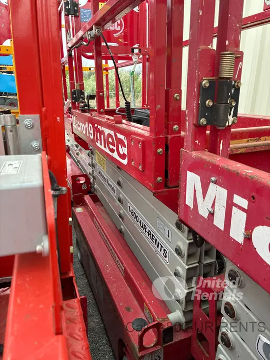 2019 MEC MICRO 19 Scissor Lift