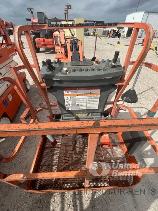 2016 JLG E400AJPN Articulating Boom Lift