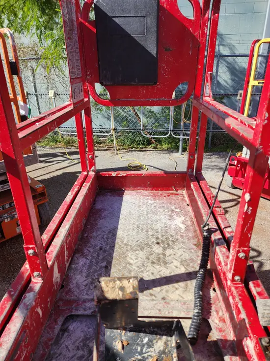 2018 MEC MICRO 19 Scissor Lift