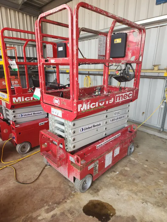 2019 MEC MICRO 19 Scissor Lift