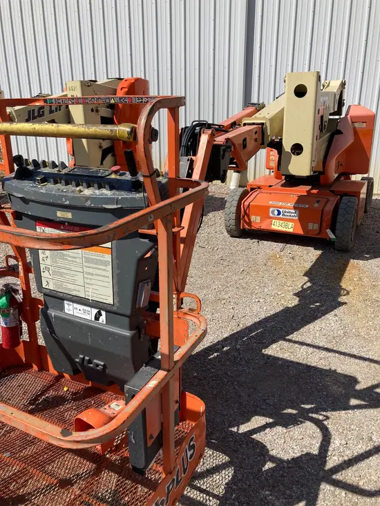 2017 JLG E400AJPN Articulating Boom Lift