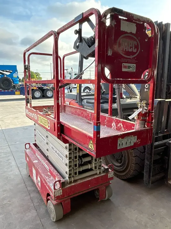 2018 MEC MICRO 19 Scissor Lift