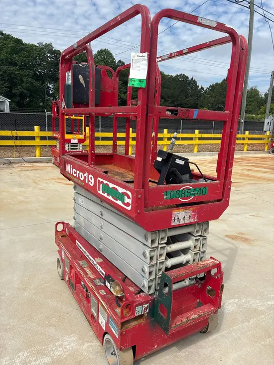 2019 MEC MICRO 19 Scissor Lift