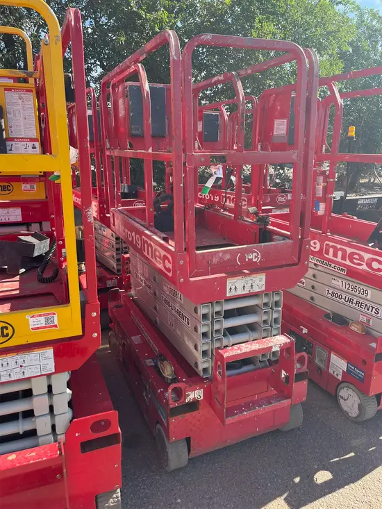 2018 MEC MICRO 19 Scissor Lift