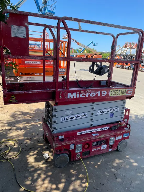 2018 MEC MICRO 19 Scissor Lift
