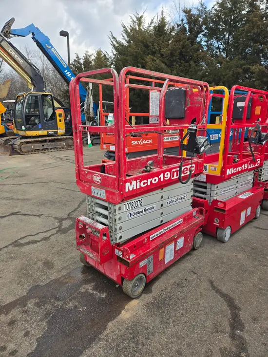 2018 MEC MICRO 19 Scissor Lift