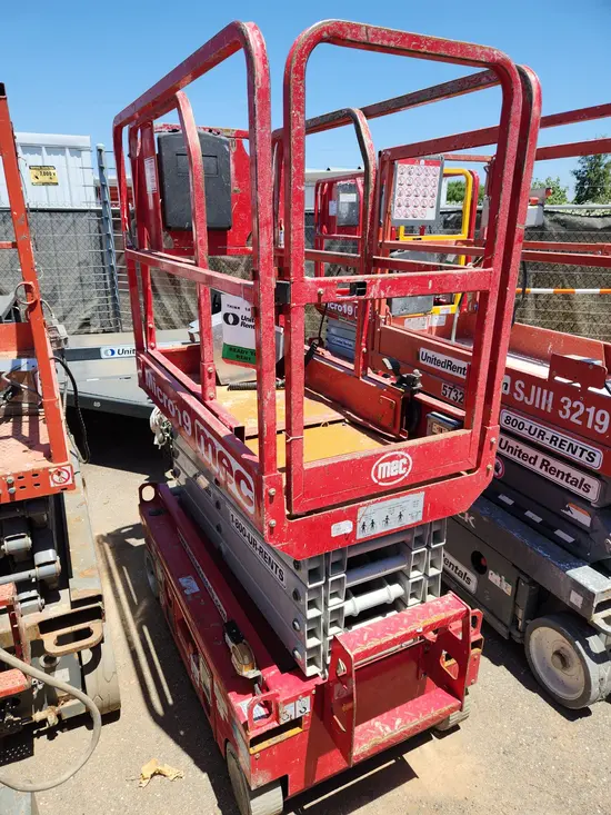 2018 MEC MICRO 19 Scissor Lift