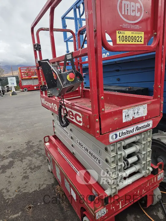 2018 MEC MICRO 19 Scissor Lift