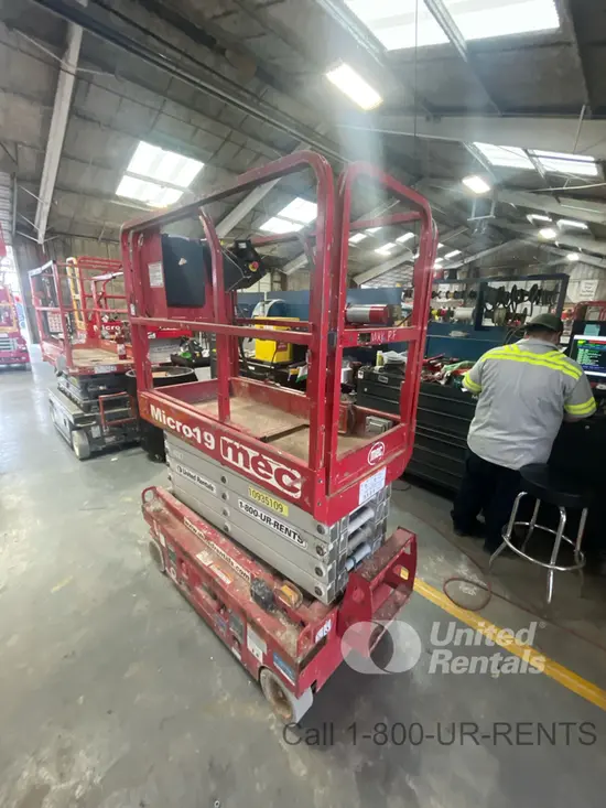 2019 MEC MICRO 19 Scissor Lift