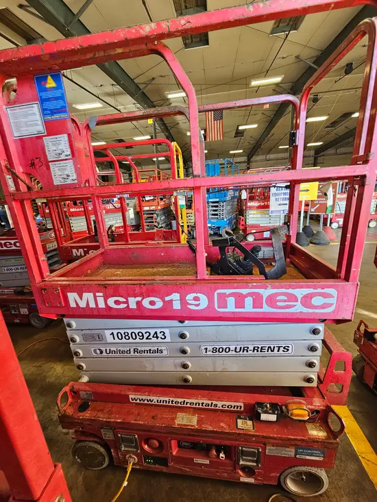 2018 MEC MICRO 19 Scissor Lift