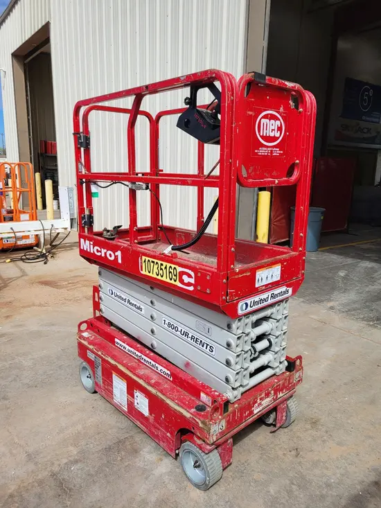 2018 MEC MICRO 19 Scissor Lift
