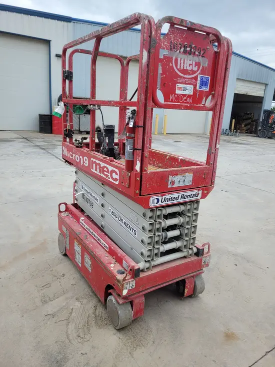 2018 MEC MICRO 19 Scissor Lift
