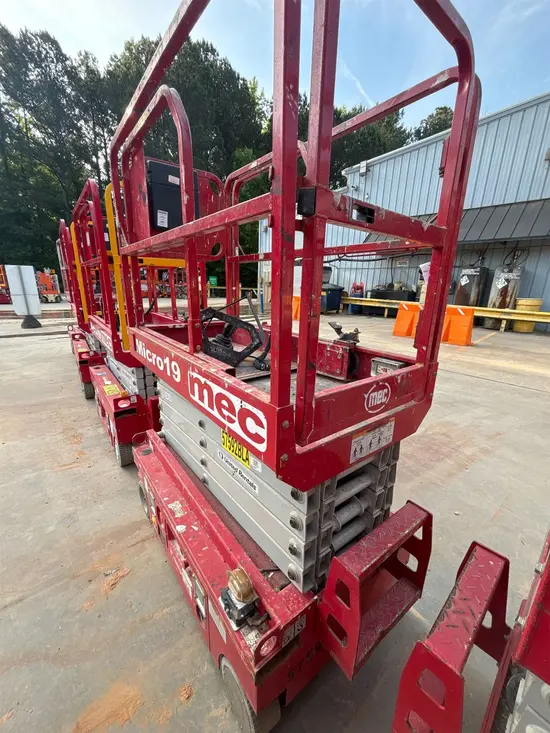 2018 MEC MICRO 19 Scissor Lift