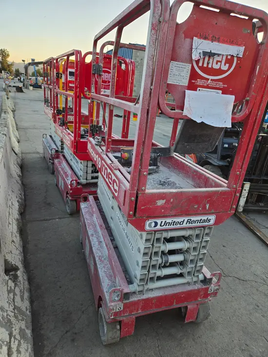 2018 MEC MICRO 19 Scissor Lift