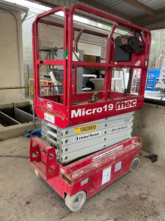 2018 MEC MICRO 19 Scissor Lift