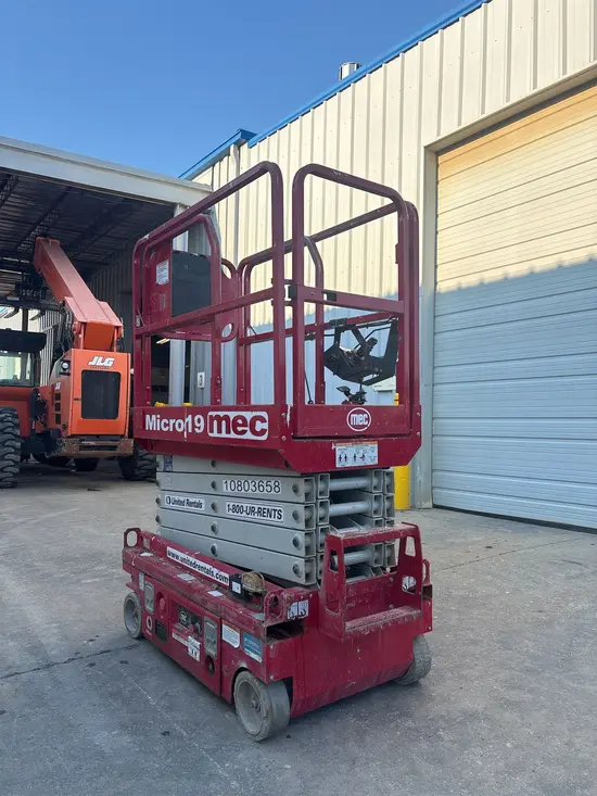 2018 MEC MICRO 19 Scissor Lift