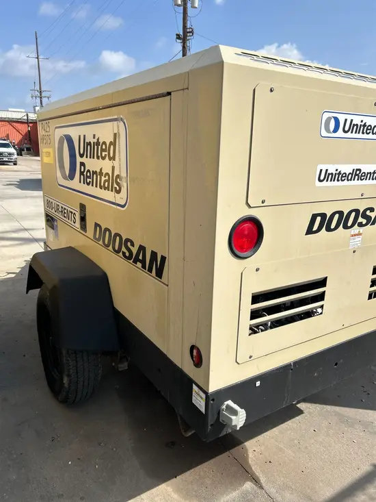 2021 Doosan P425/HP375WCUT4 Air Compressor