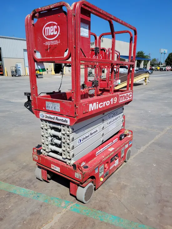 2018 MEC MICRO 19 Scissor Lift