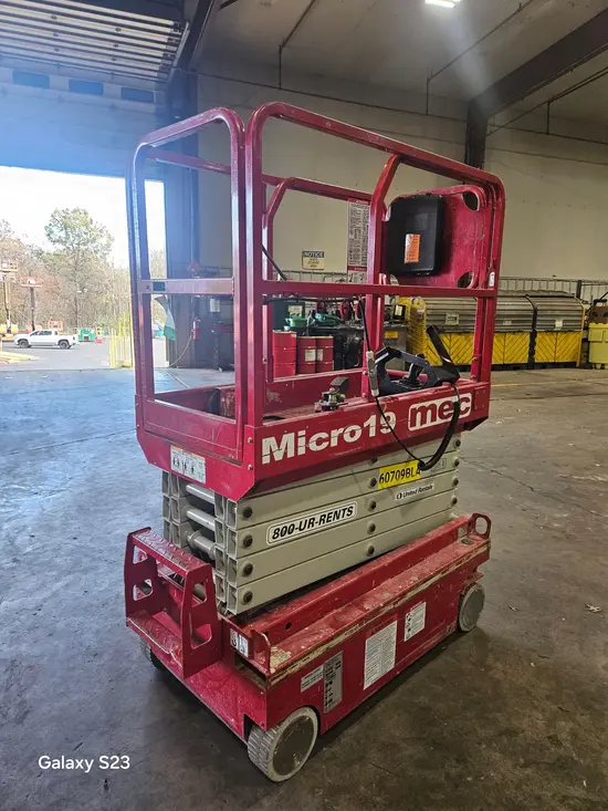 2018 MEC MICRO 19 Scissor Lift