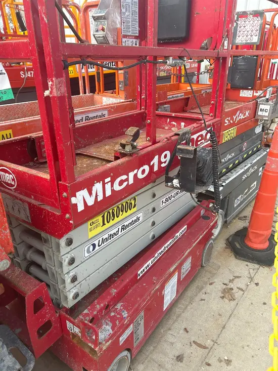2018 MEC MICRO 19 Scissor Lift