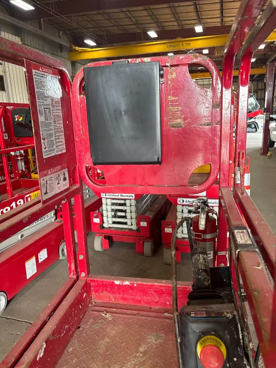 2018 MEC MICRO 19 Scissor Lift