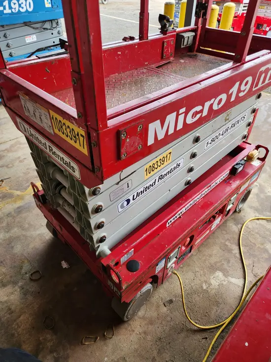 2018 MEC MICRO 19 Scissor Lift