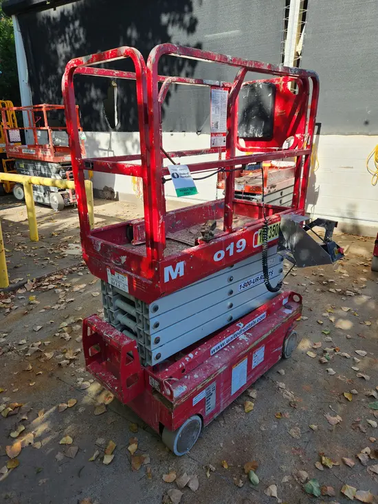 2018 MEC MICRO 19 Scissor Lift
