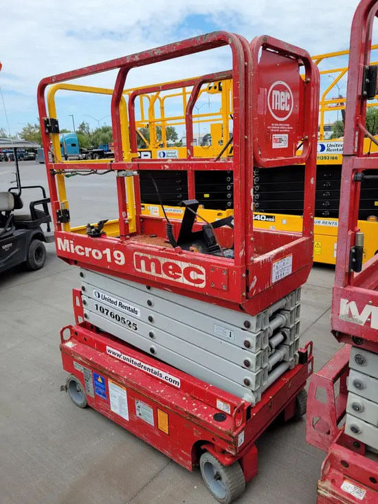 2018 MEC MICRO 19 Scissor Lift