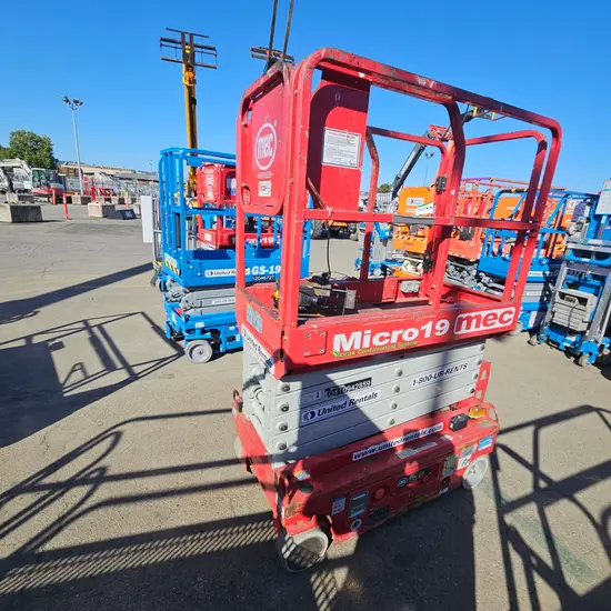 2019 MEC MICRO 19 Scissor Lift
