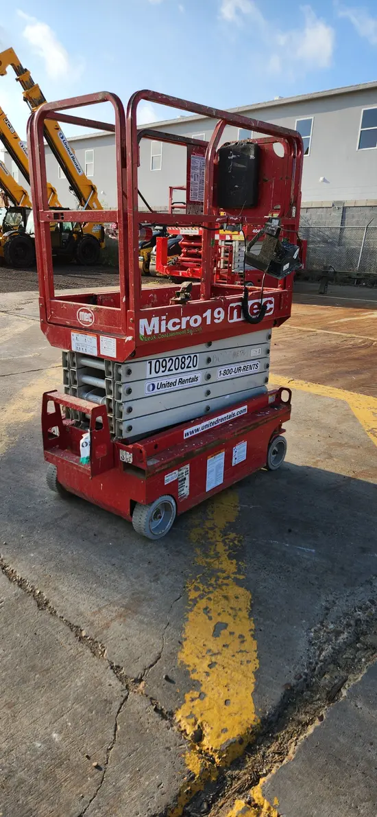 2019 MEC MICRO 19 Scissor Lift