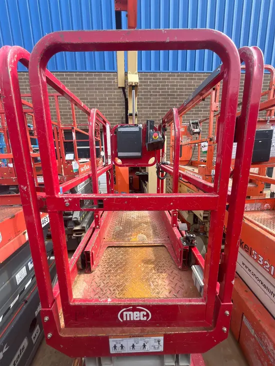 2018 MEC MICRO 19 Scissor Lift