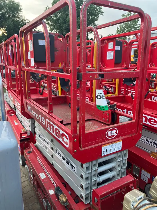 2018 MEC MICRO 19 Scissor Lift