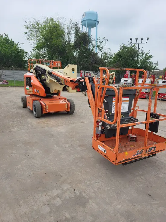 2016 JLG E400AJPN Articulating Boom Lift