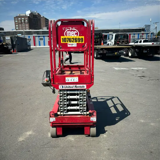 2018 MEC MICRO 19 Scissor Lift