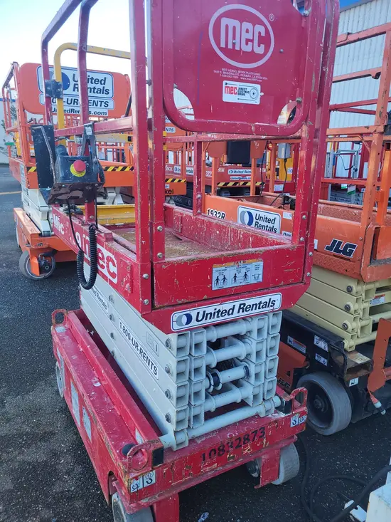 2018 MEC MICRO 19 Scissor Lift