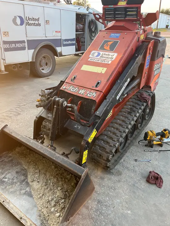 2021 Ditch Witch SK800 Track Loader