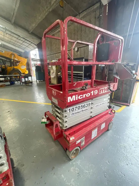 2018 MEC MICRO 19 Scissor Lift