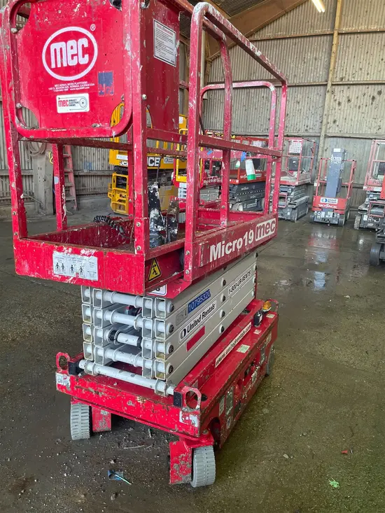 2018 MEC MICRO 19 Scissor Lift