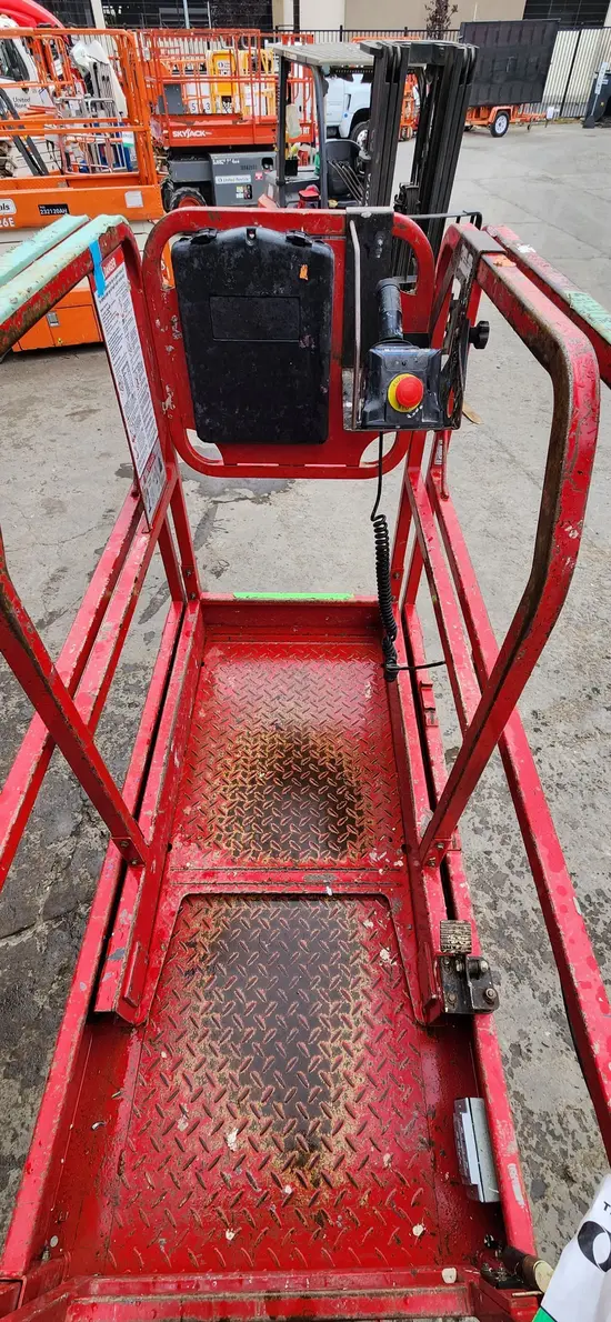 2018 MEC MICRO 19 Scissor Lift