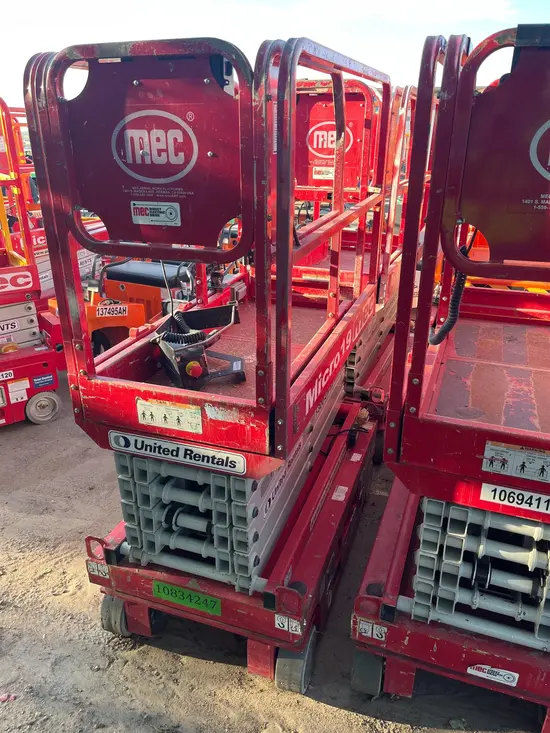 2018 MEC MICRO 19 Scissor Lift