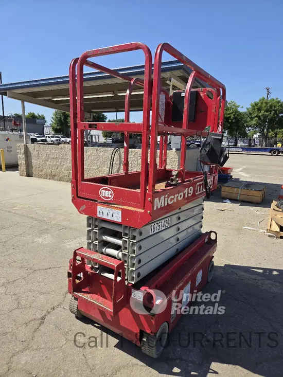 2018 MEC MICRO 19 Scissor Lift