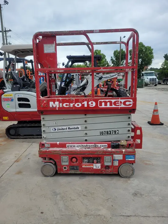 2018 MEC MICRO 19 Scissor Lift
