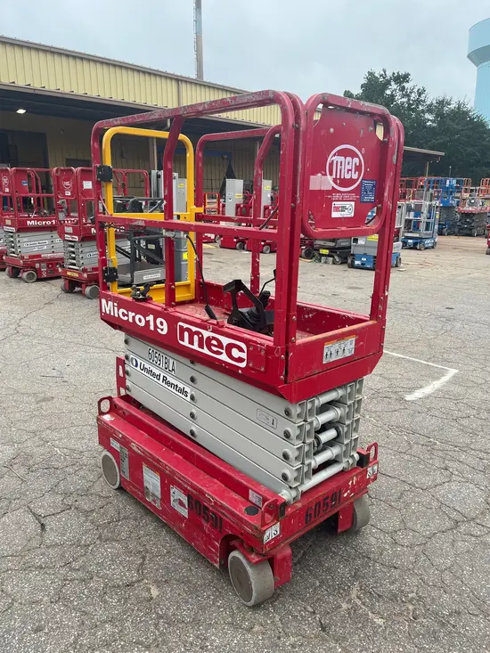 2018 MEC MICRO 19 Scissor Lift